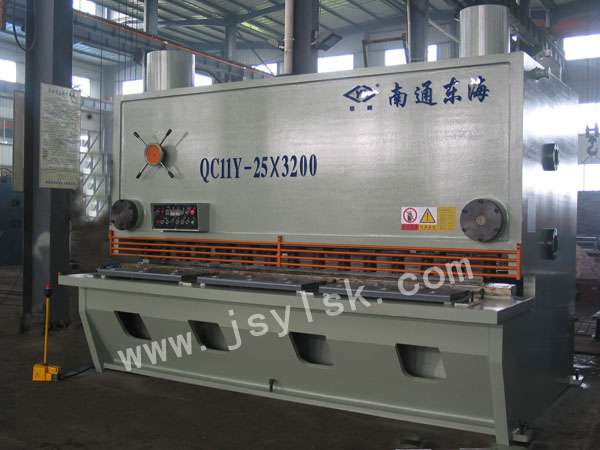 QC11Y-25*3200液壓閘式剪板機