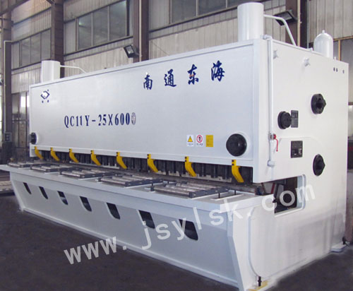 QC11Y-25*6000液壓閘式剪板機