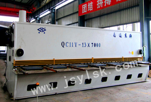 QC11Y-13*7000液壓閘式剪板機